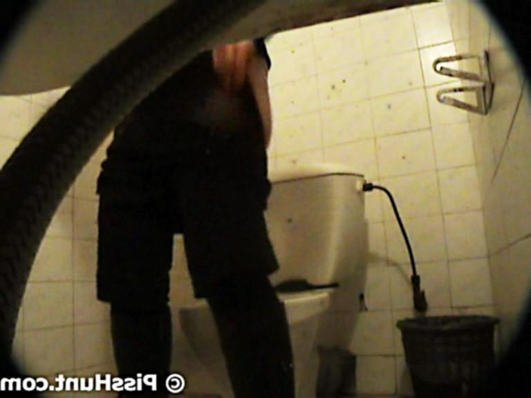 14P Chubby mature gets spycammed while tinkling