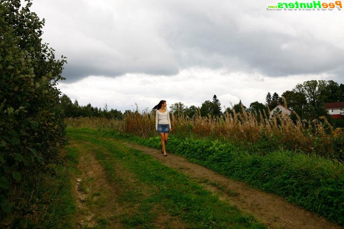 16P Babe tinkles on a road in the middle of a field