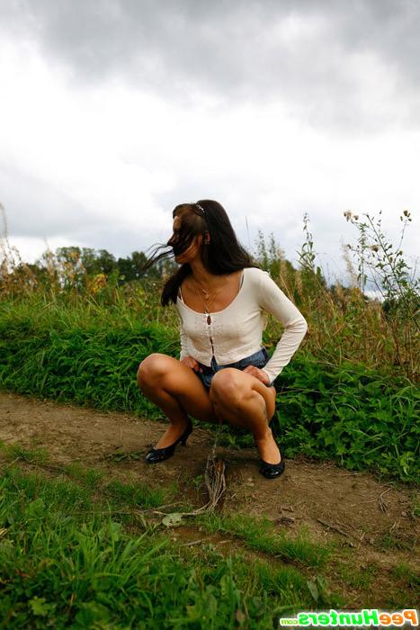 16P Babe tinkles on a road in the middle of a field