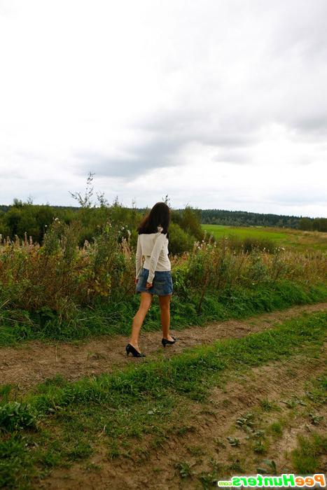 16P Babe tinkles on a road in the middle of a field