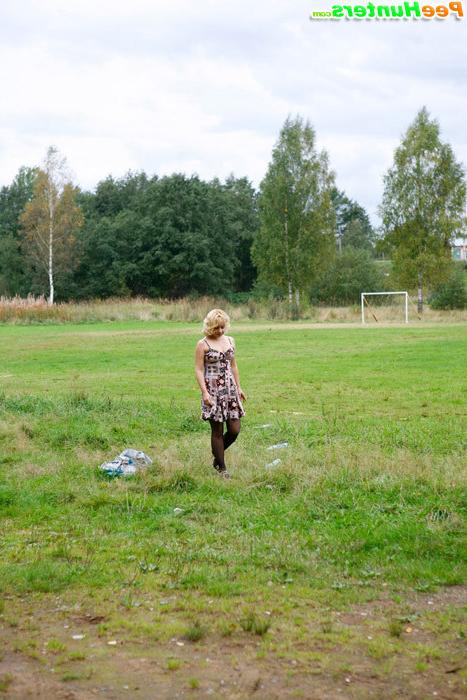 16P Blonde girl takes a leak in the middle of a field