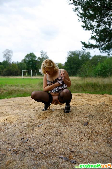 16P Blonde girl takes a leak in the middle of a field