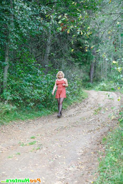 16P Hot blonde tart smokes and tinkles outdoors
