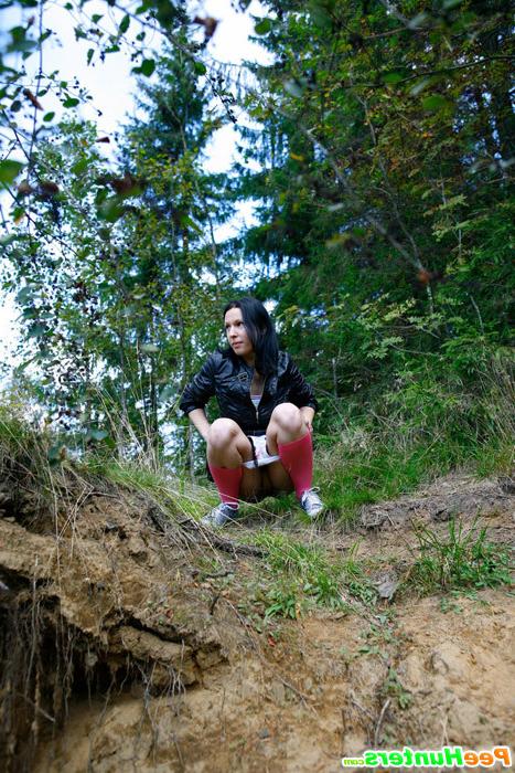 16P Naughty brunette tart takes a leak in the woods