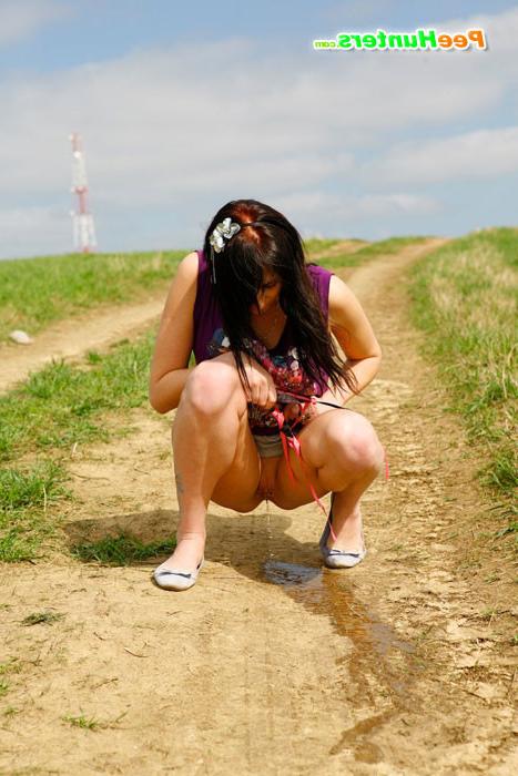 16P Naughty babe stains dirt road with her smelly piss