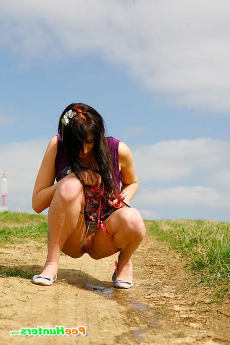 16P Naughty babe stains dirt road with her smelly piss