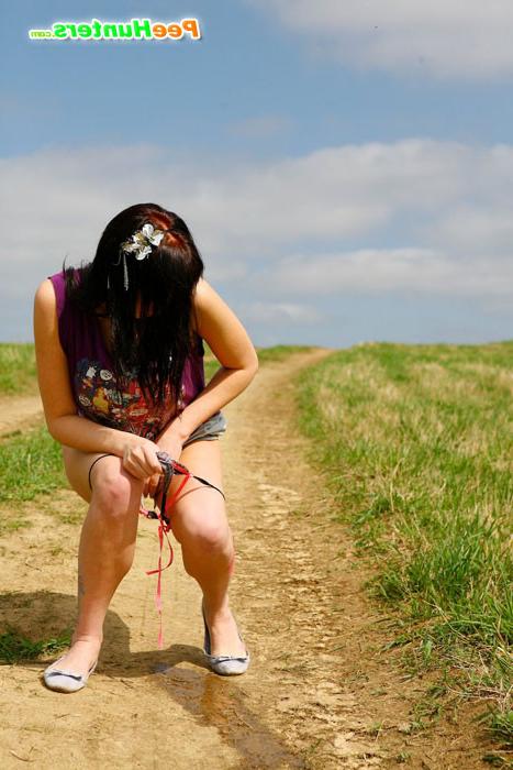 16P Naughty babe stains dirt road with her smelly piss
