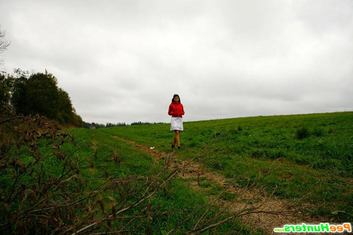 16P Girlie feeling cold takes a quick leak on a field
