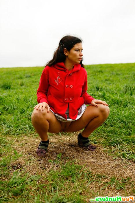 16P Girlie feeling cold takes a quick leak on a field
