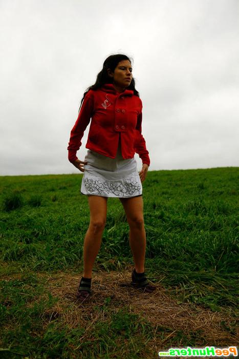 16P Girlie feeling cold takes a quick leak on a field