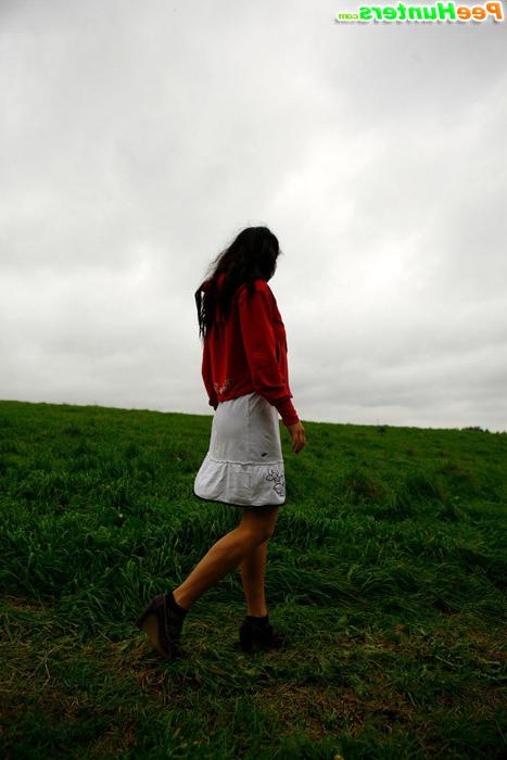 16P Girlie feeling cold takes a quick leak on a field