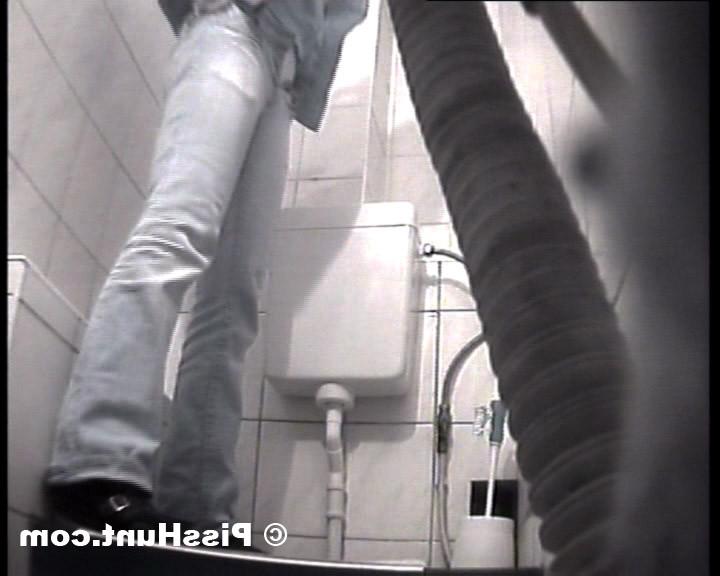 14P Young pissers tinkling in front of spy cam