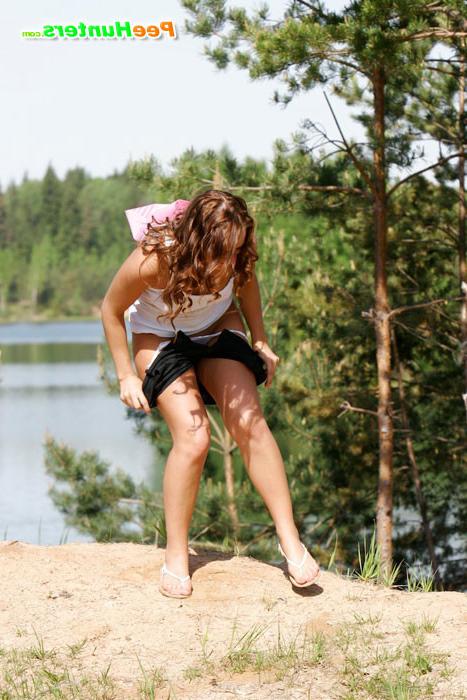 16P Cute redhead with big booty takes a leak outdoors
