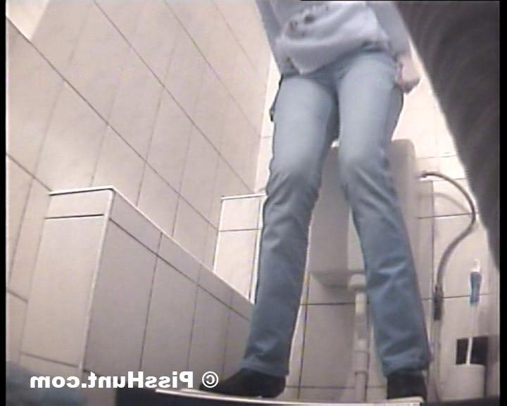 14P Two hot blondies peeing in spycammed loo