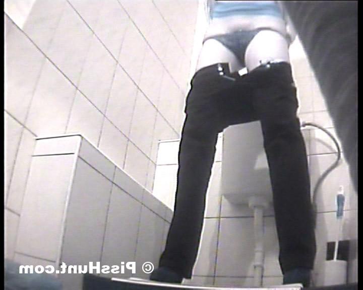 14P Two hot blondies peeing in spycammed loo