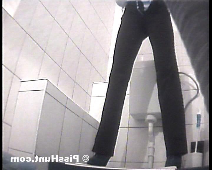 14P Two hot blondies peeing in spycammed loo