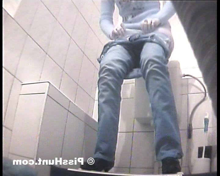 14P Two hot blondies peeing in spycammed loo