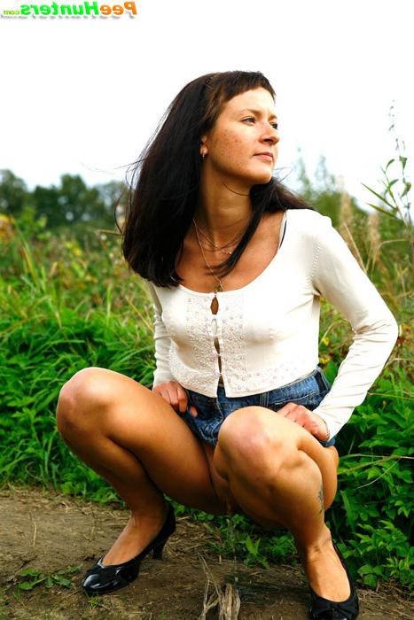 16P Cute brunette babe pisses up a storm in the field