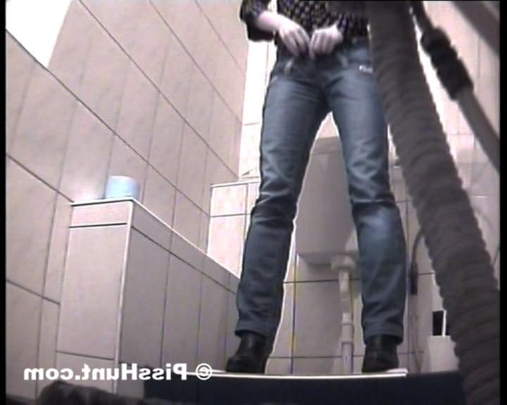 14P Two chicks get unlucky to pee in spycammed loo