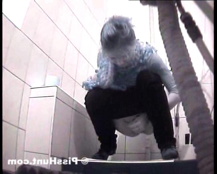 14P Two chicks get unlucky to pee in spycammed loo