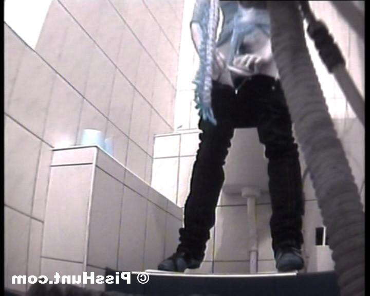 14P Two chicks get unlucky to pee in spycammed loo