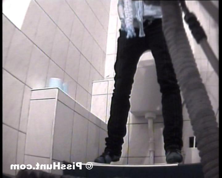 14P Two chicks get unlucky to pee in spycammed loo