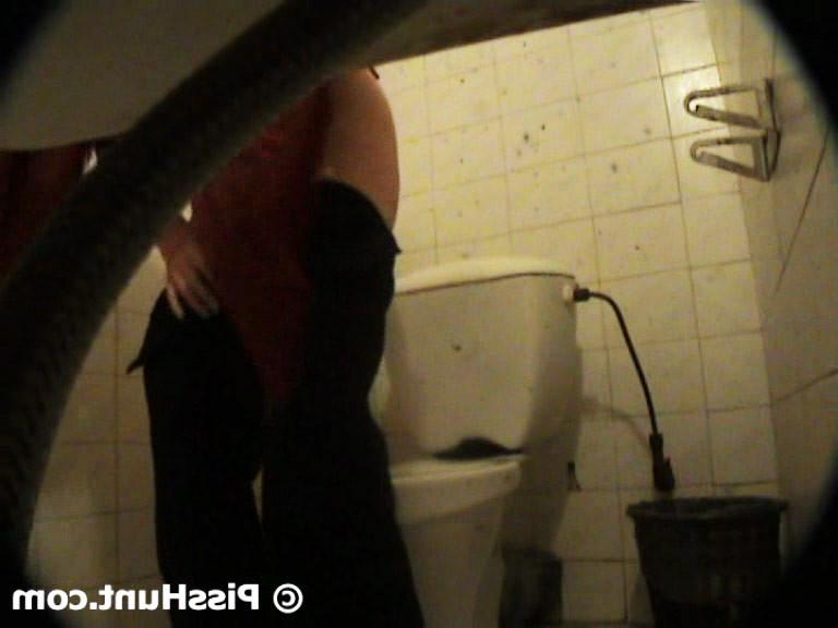 14P Two chicks get unlucky to pee in spycammed loo