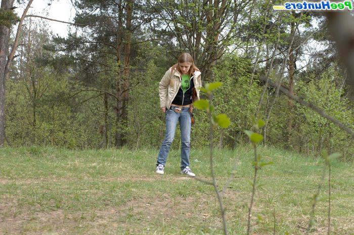 15P Cute kitty gets spycammed while peeing in the bushes