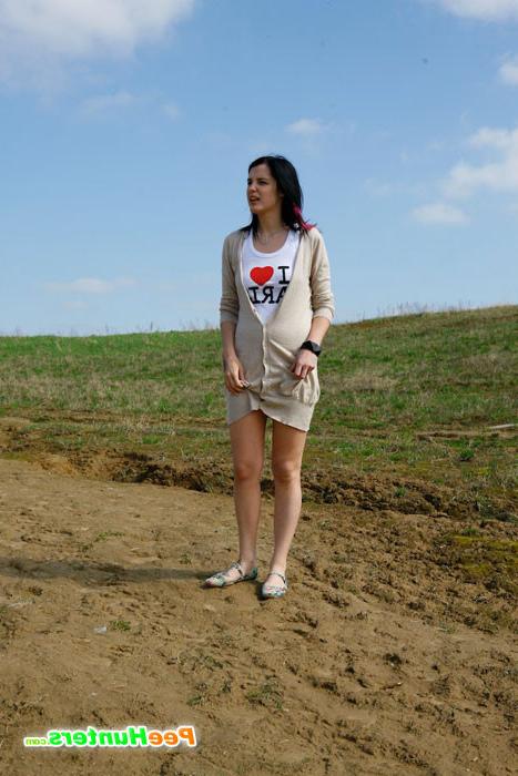 16P Brunette wets the sand under her feet with her pee