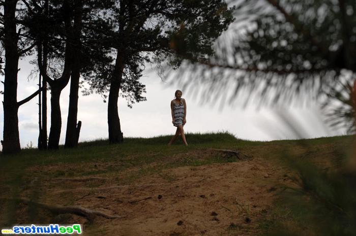 16P Cute babe goes out commando and pisses in the woods