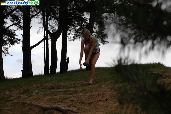 16P Cute babe goes out commando and pisses in the woods