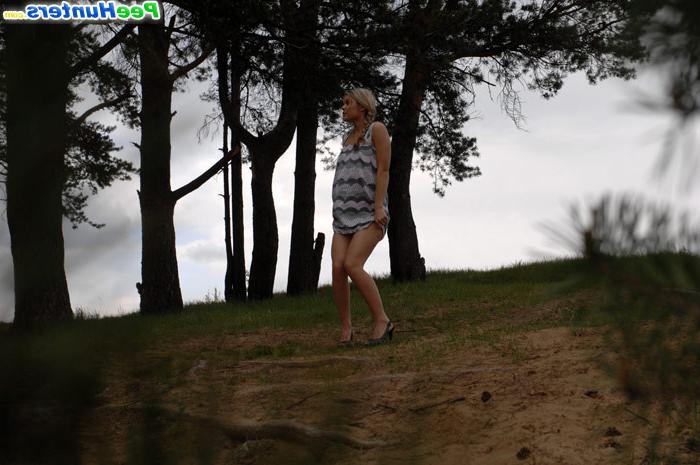 16P Cute babe goes out commando and pisses in the woods