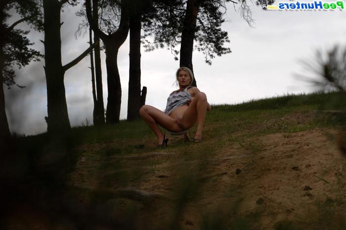 16P Cute babe goes out commando and pisses in the woods