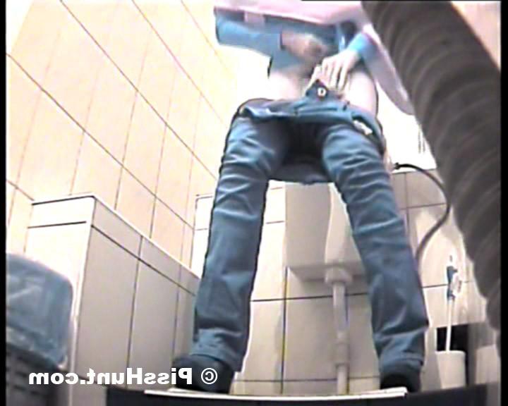 14P Hot photos from spy camera planted in toilet