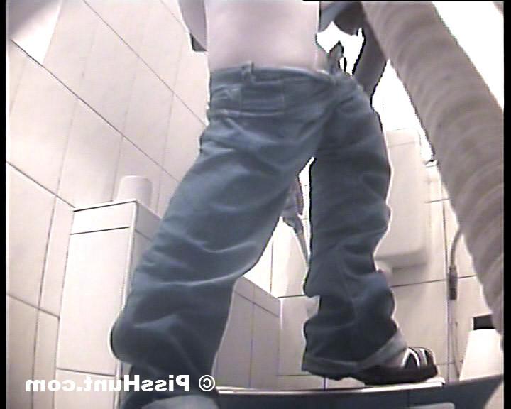14P Chubby weeing in front of toilet voyeur cam