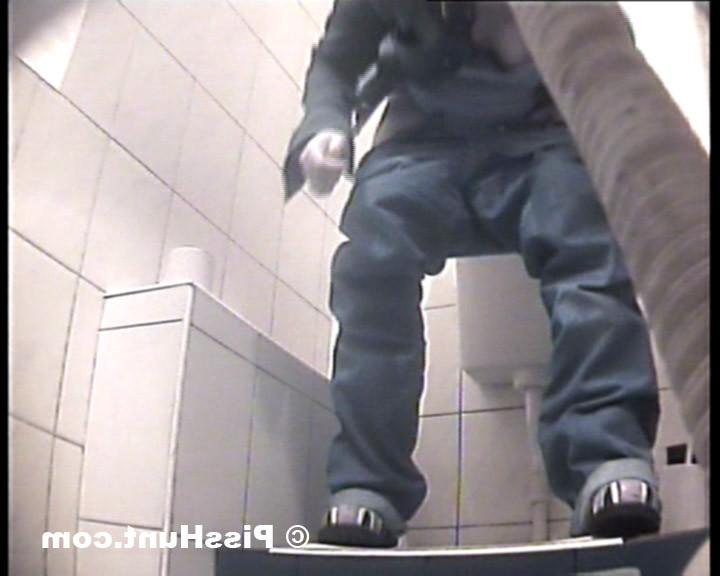 14P Chubby weeing in front of toilet voyeur cam