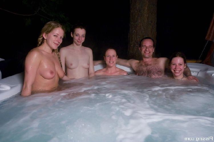 15P Girls pissing and getting pissed on outdoor in the snow