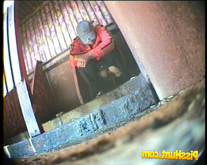 14P Unsuspecting girls busted peeing in park toilet 