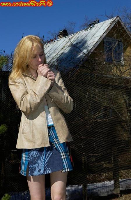 16P Spying on peeing and sunbathing teen