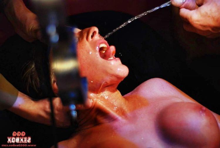 15P Sexy bitch taking piss and cum on her face and mouth