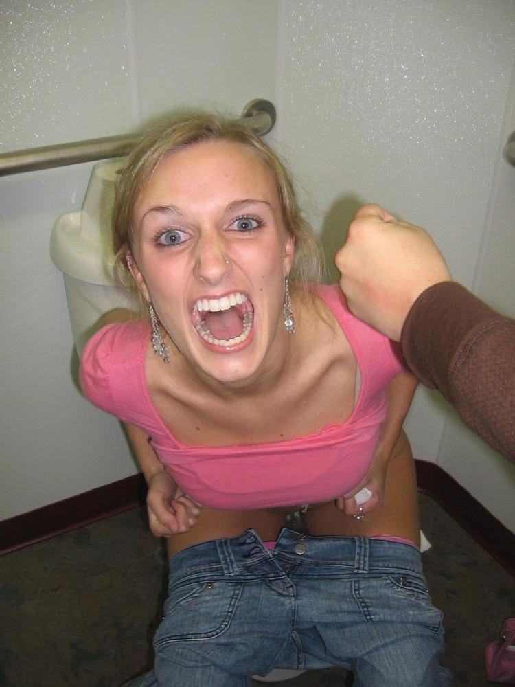 16P Amateur girls peeing