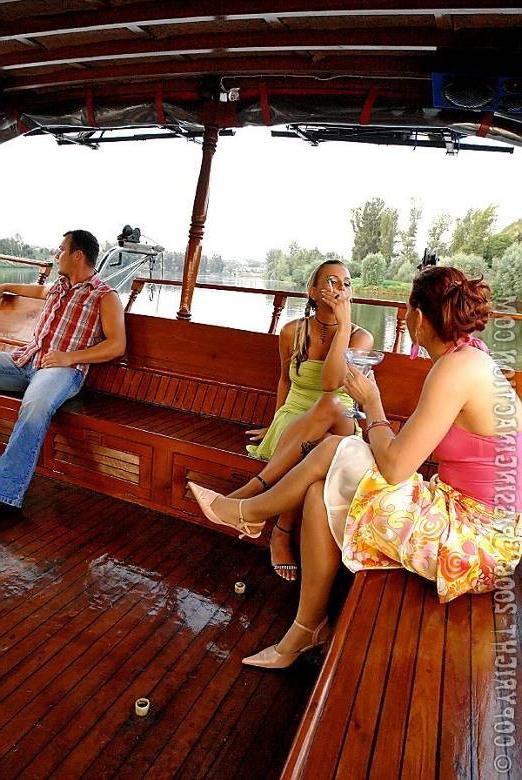 19P Ladies and guy have pissng and jizzing fun on a riverboat