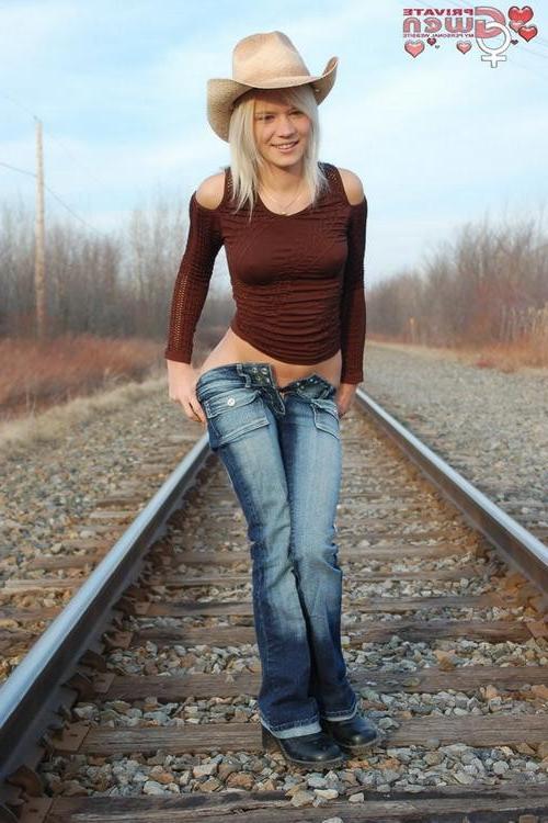 15P Little cowgirl drops her pants and pisses on the tracks