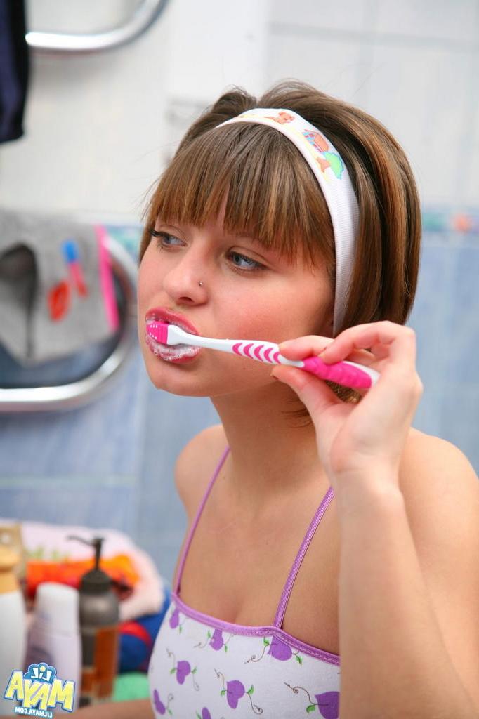 15P Cute teen brushes teeth and shaves pussy in shower