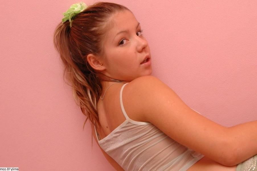 16P Tiny babe with pussy cameltoe plays with soft tip pen