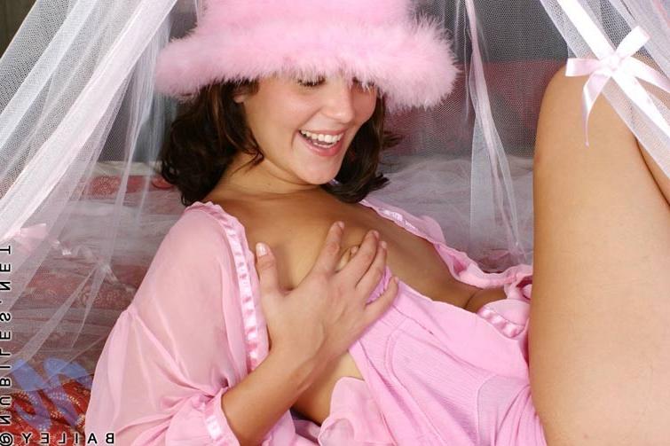 10P Hottie bailey all naked after shaving in the shower answers some questions