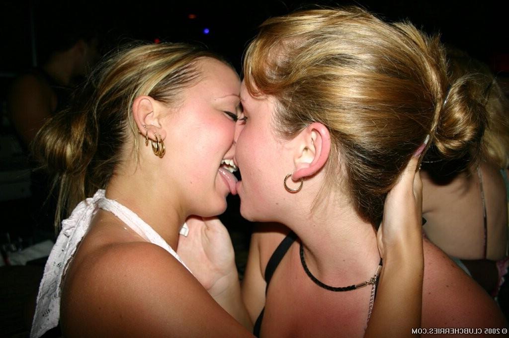 16P These Drunk Bitches Dont Even Realize The Camera Was There