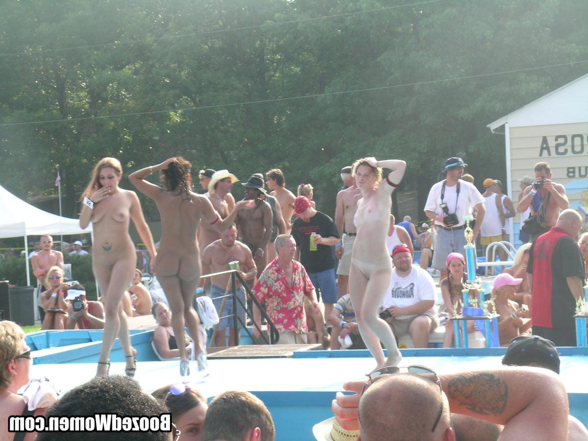 12P Flashing while being drunk seems funny