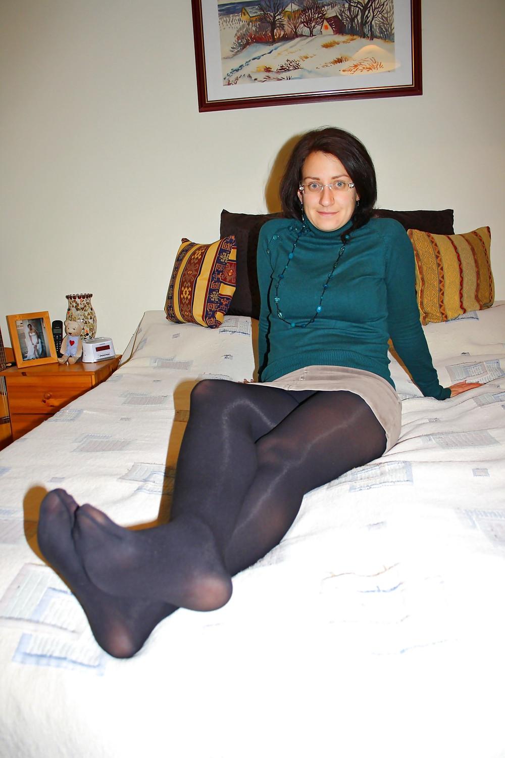 9P Sexy In Pantyhose