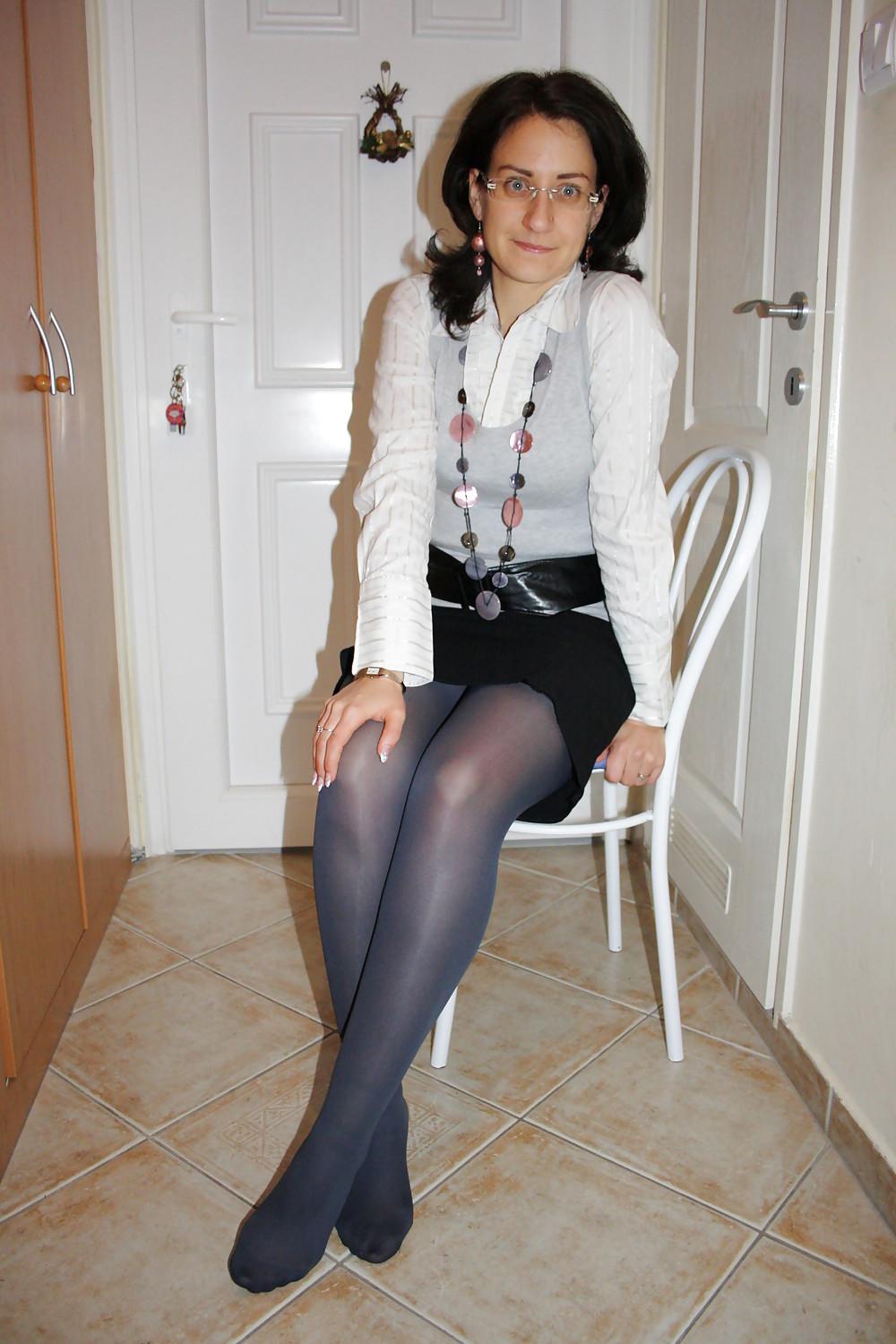 9P Sexy In Pantyhose